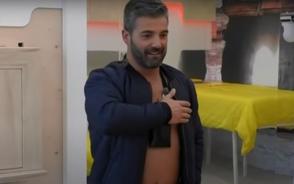 Imagem de Hlder Teixeira fazendo uma saudao nazista no Big Brother Portugal
