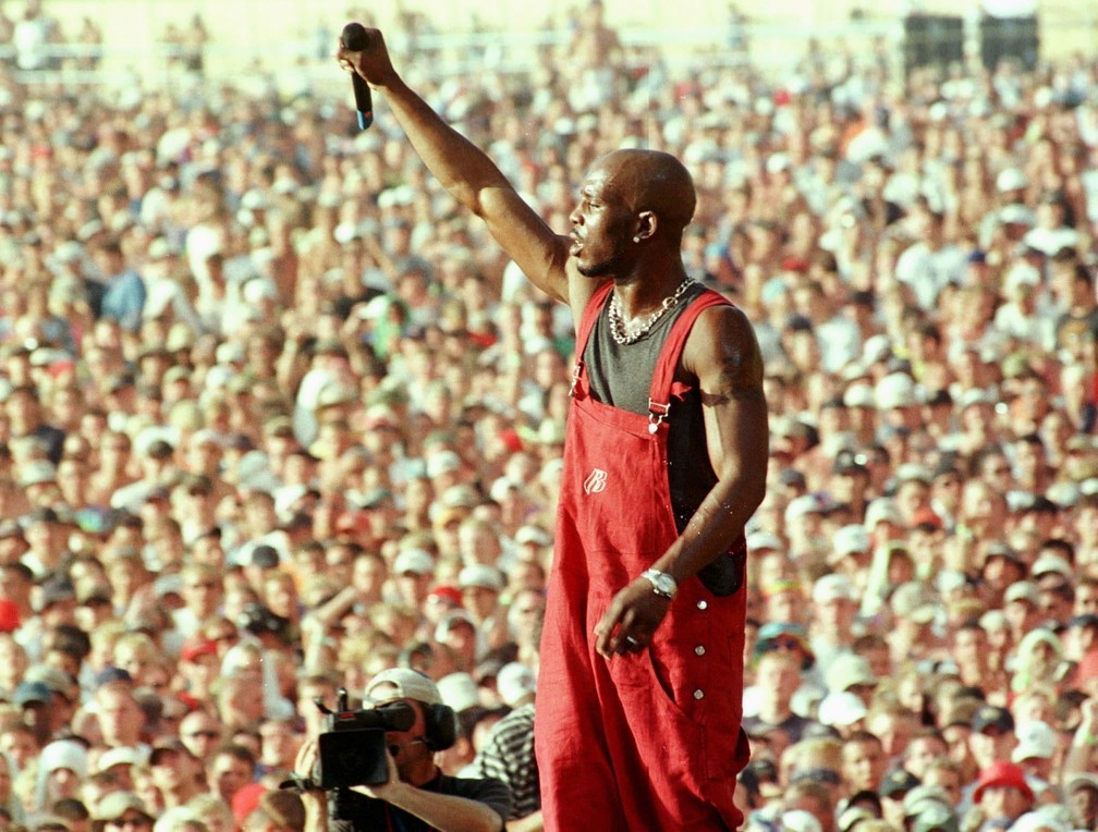 Earl Simmons mais conhecido DMX se apresenta no palco principal do festival de msica e artes de Woodstock em 23 de julho de 1999 Foto Joe TraverReutersArquivo