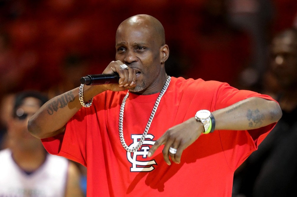 Nesta foto de arquivo tirada em 23 de julho de 2017 o rapper DMX se apresenta durante a quinta semana da liga de basquete BIG3 em Chicago Illinois Foto Streeter LeckaGetty Images North AmericaAFP