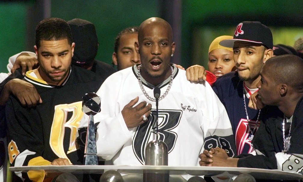 DMX discursa ao receber o prmio RB do Billboard Music em Las Vegas em 8 de dezembro de 1999 Foto Ethan MillerReutersArquivo