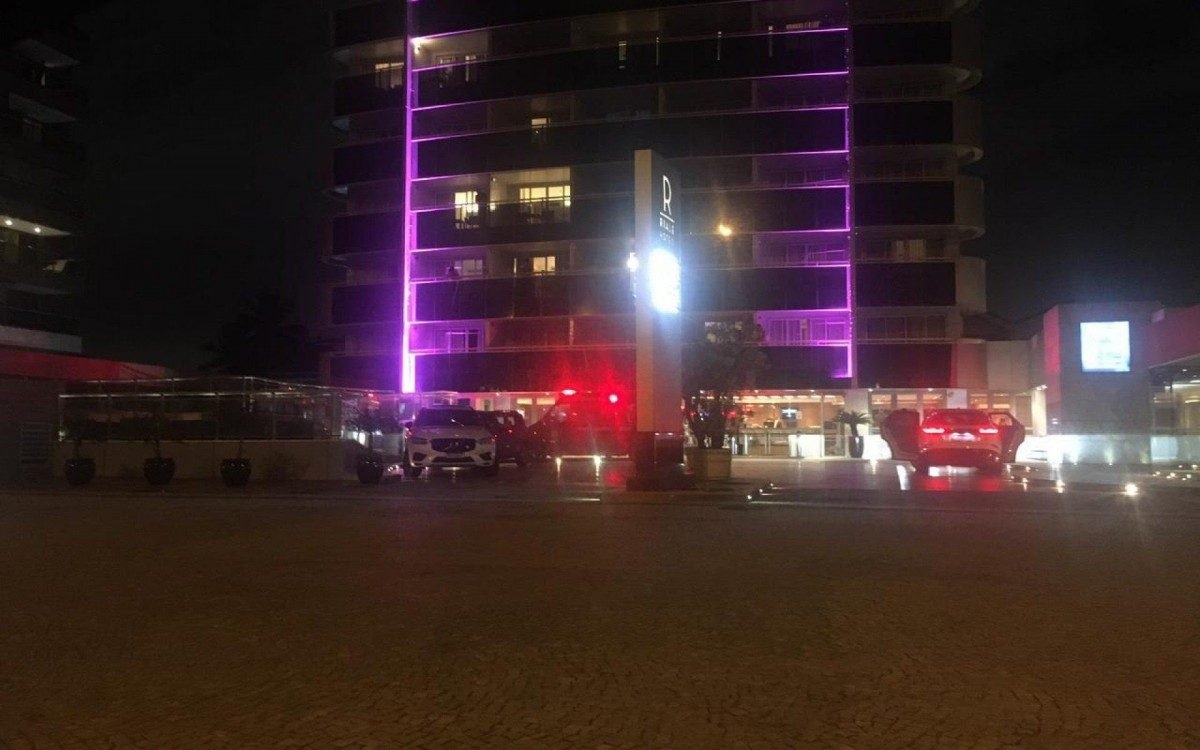 Ambulacircncia chega a hotel na Barra
