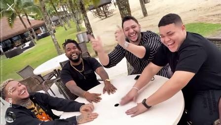 O cantor Suel esteve em Mangaratiba para um showzinho na festa de Neymar