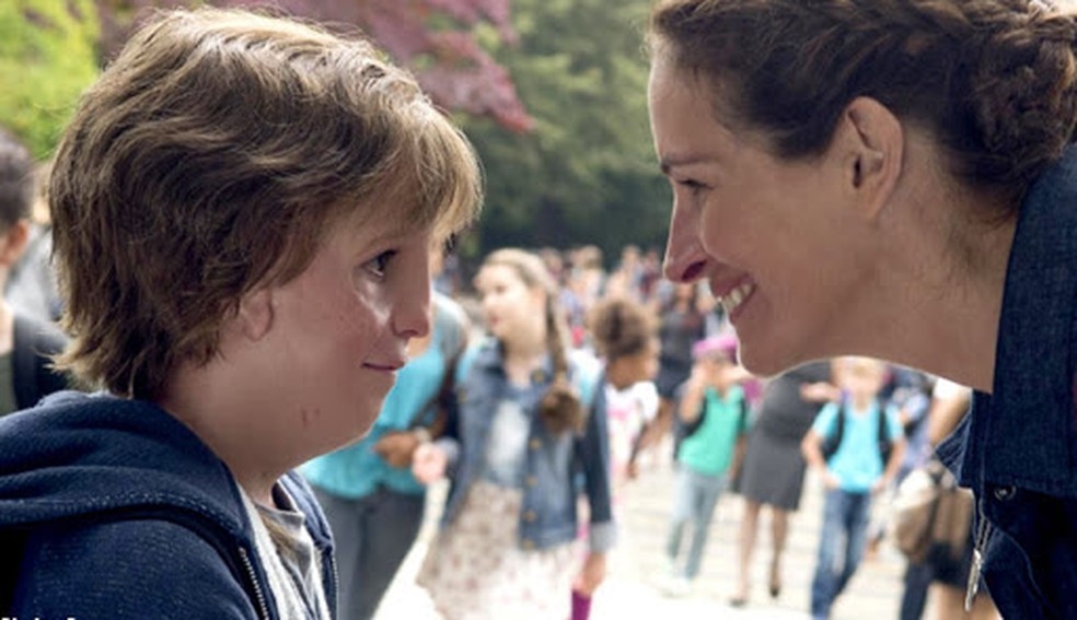 Jacob Tremblay em cena com Julia Roberts no filme Extraordinrio de 2017 Foto Reproduo