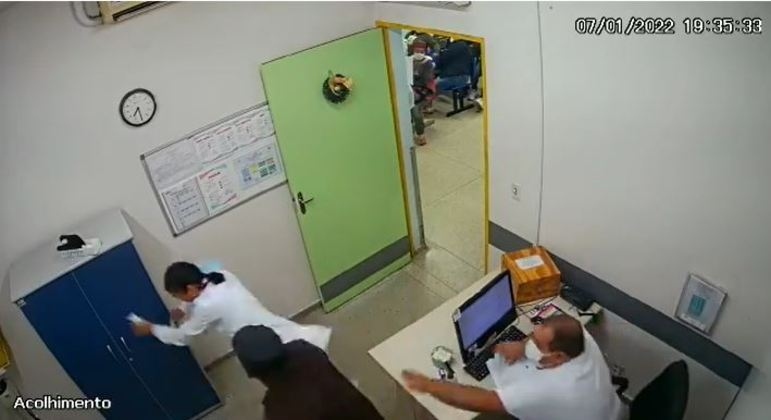 Cmeras flagram agresso contra profissional de sade em UPA de Guarulhos SP