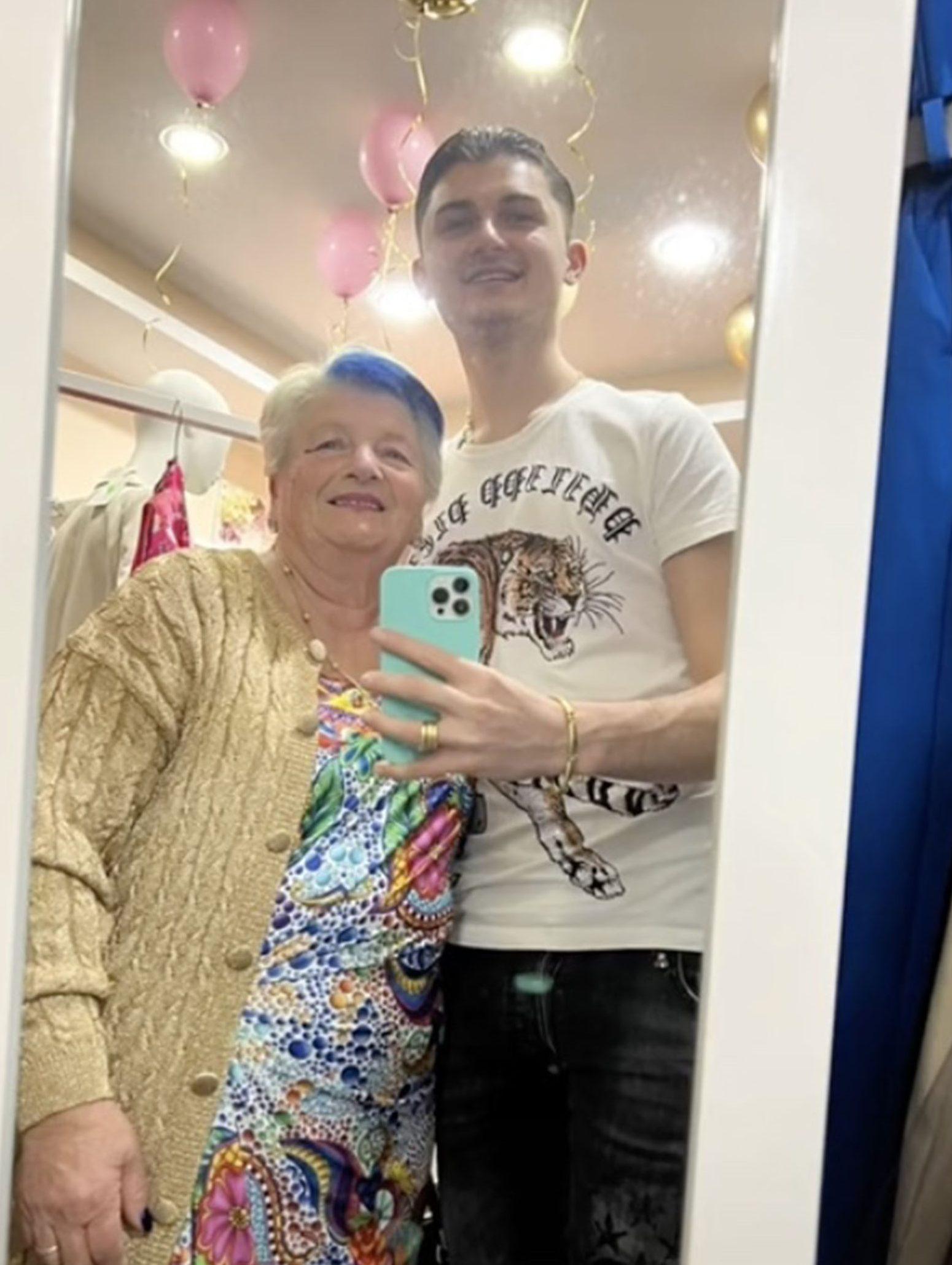DAnna 19 compartilhou uma srie de fotos mostrando-se abraado com sua namorada de 76 anos