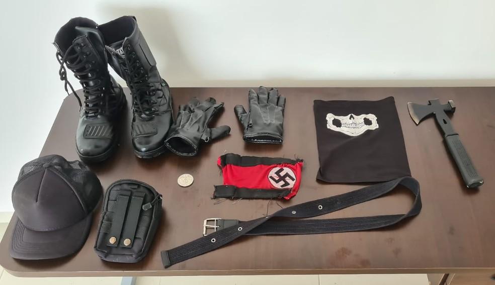 Itens apreendidos com adolescente que atirou bombas em escola de Monte Mor Foto Guarda MunicipalEPTV