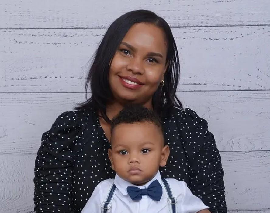 Zoila Dominici com seu filho de 1 ano Nicholas Feliz Dominici