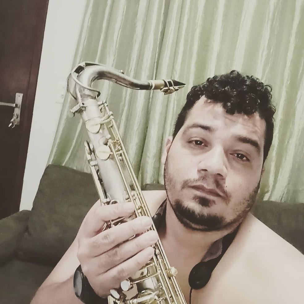 Gleidson Andrade era musicista e tocava saxofone em uma banda Foto Reproduo